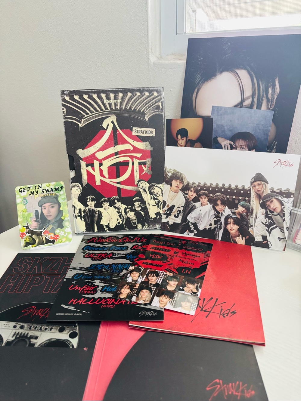 Stray Kids - HOP (SKZ HOP VER) ALBUM / CD+Photobook+(1) POSTCARD+Stickers+Poster